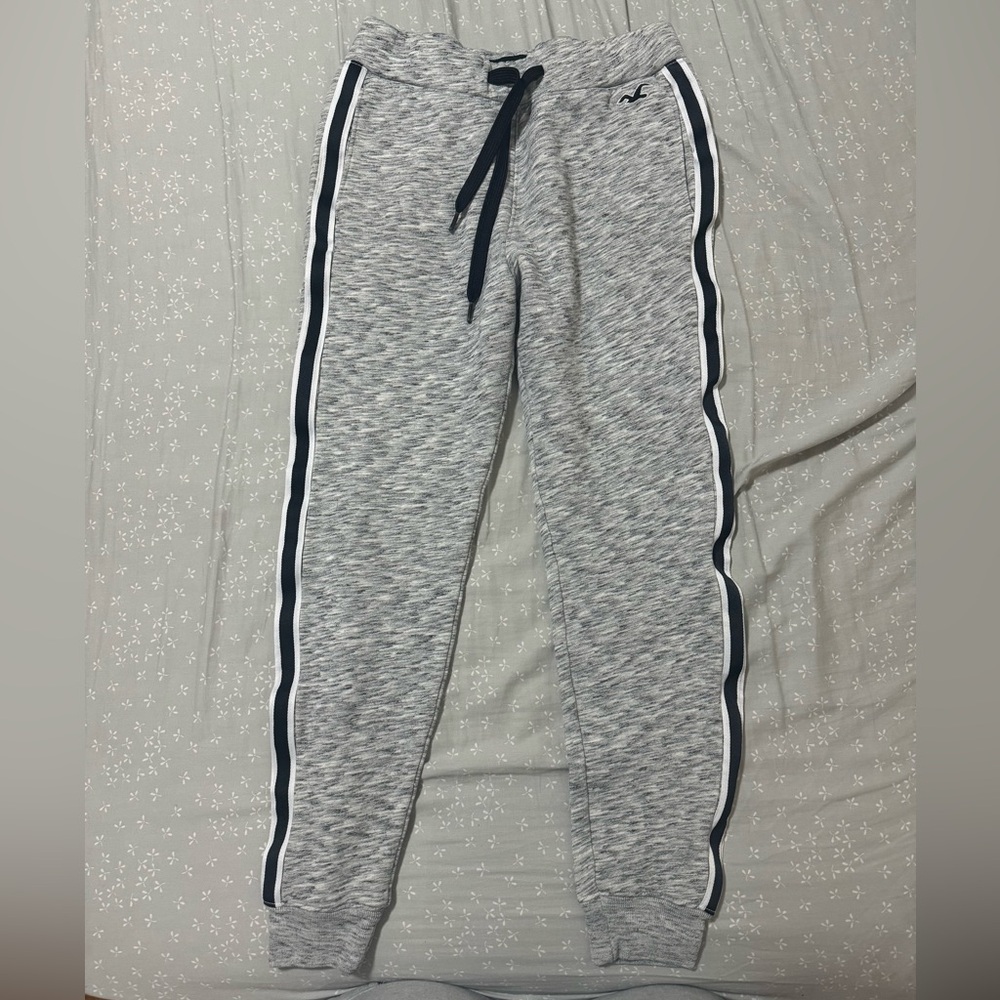 Hollister joggers
